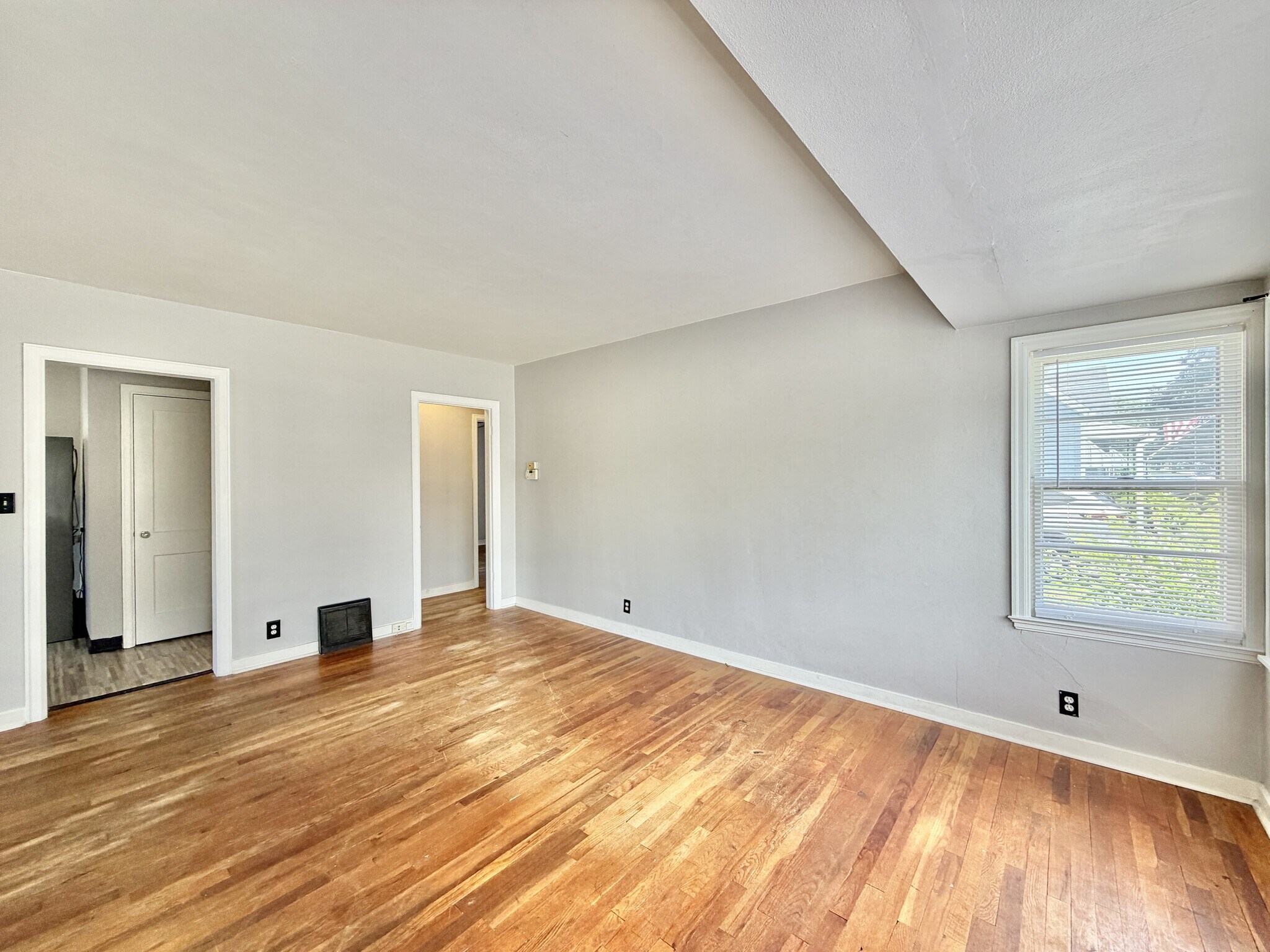 Building Photo - 1353 Euclid Ave