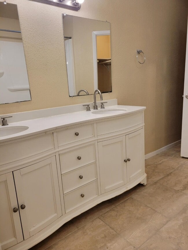 Building Photo - 11002 Longtom Ct