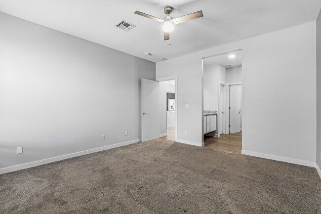 Building Photo - 4 bedroom with outdoor kitchen, fully landscaped in 79928