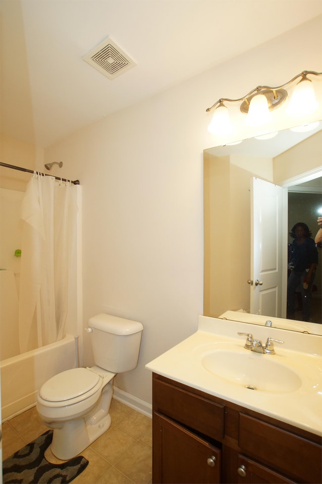 Building Photo - 2236 Stoney Spring Dr
