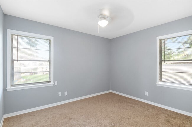 Building Photo - 10502 Royal Oaks Dr