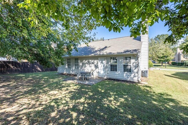 Building Photo - 2493 Barndale Dr