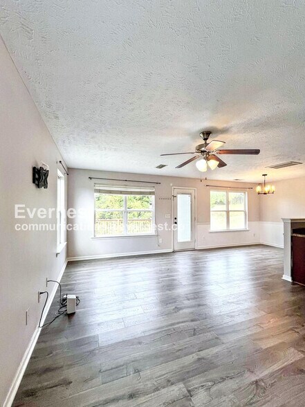 Building Photo - 441 Vailview Dr