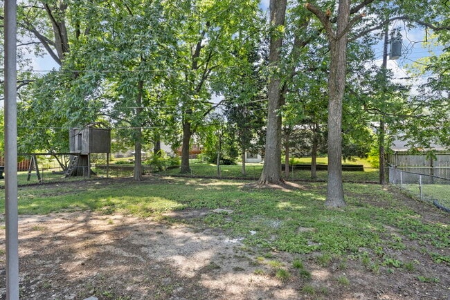 Building Photo - 906 Chula Dr