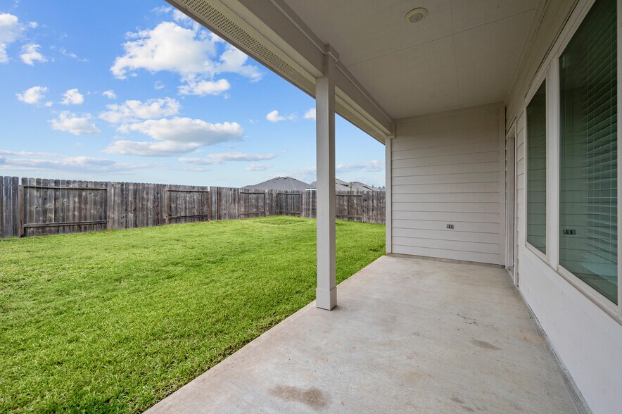 Building Photo - 20811 Olive Leaf St