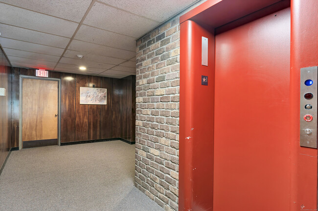 Building Photo - 45 Park Pl