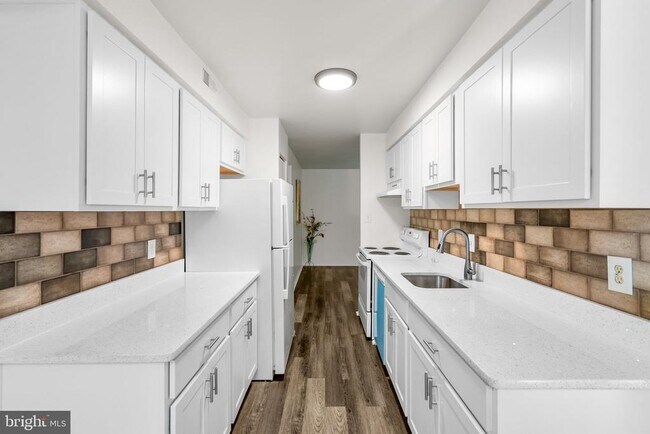 Building Photo - 435 Christopher Ave