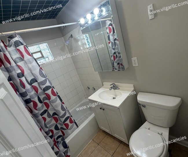 Building Photo - FOR RENT — SPACIOUS 3 BED / 1 BATH HOME