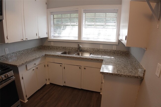 Building Photo - 3320 Blodgett St