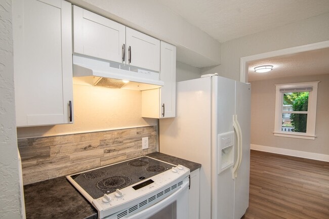 Building Photo - Newly-Remodeled 2 Bed, 1 Bath House