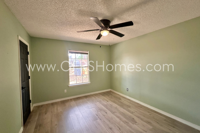 Building Photo - Charming Home on a Cul-de-Sac