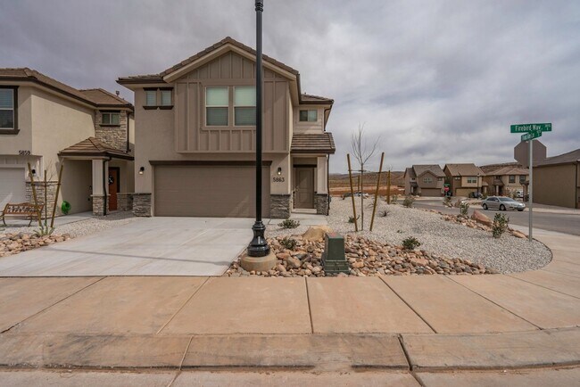 Building Photo - Desert Canyons End Unit – 4-Bedroom, 2.5-B...