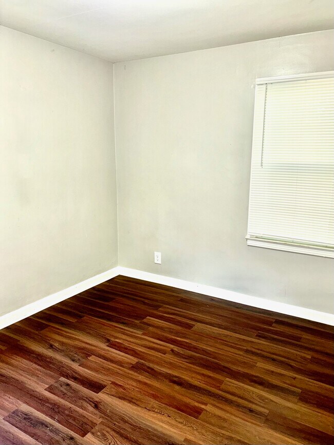 Building Photo - 3802 Parthenia Ave