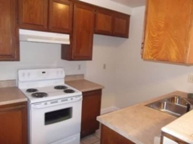 Building Photo - Quaint condo near Marina