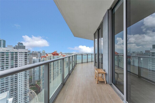 Building Photo - 1300 Brickell Bay Dr