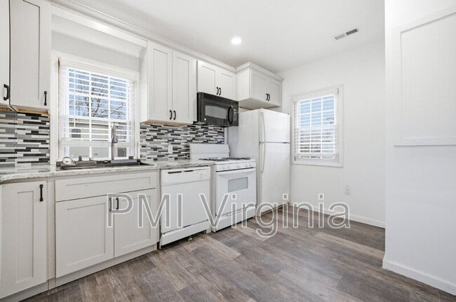 Building Photo - 402 Heffelfinger St