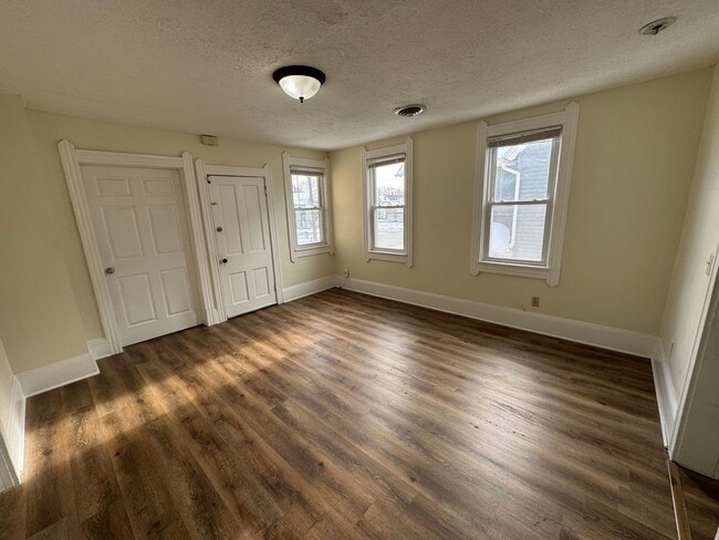 Building Photo - 2476 W 10th St