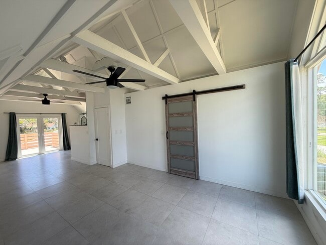 Building Photo - 5814 SE Orange Blossom Trail