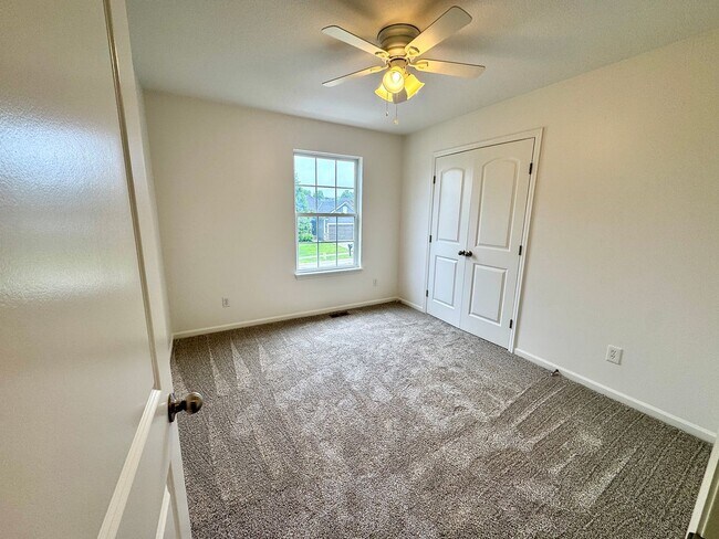 Building Photo - 930 NW Scenic Dr