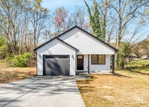 Building Photo - 111 Iris Ln