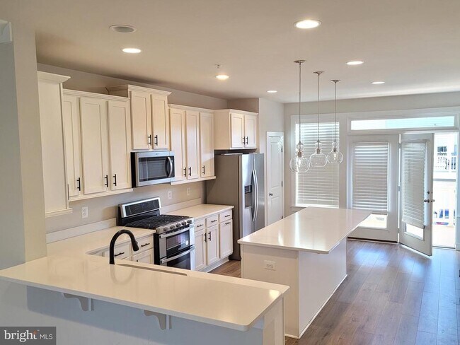 Building Photo - 8571 Red Sage Way S