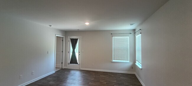 Building Photo - 1030 McKittrick Dr