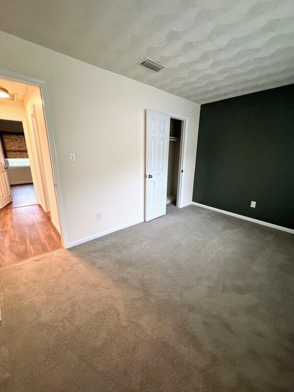 Building Photo - 3021 Glastonbury Dr