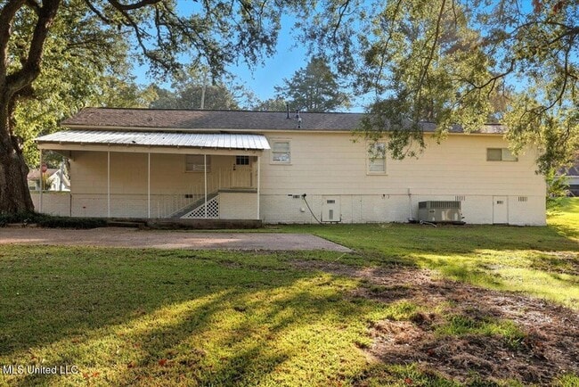 Building Photo - 324 Court St