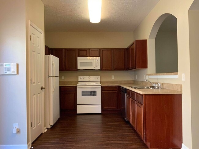Building Photo - Brentwood Townhome For Lease