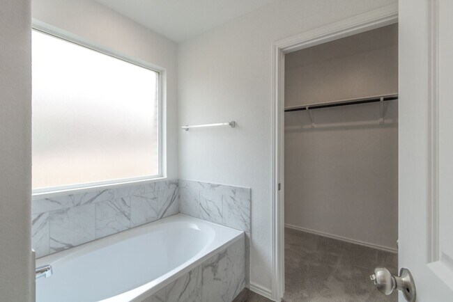 Building Photo - 157 Seminole Dr