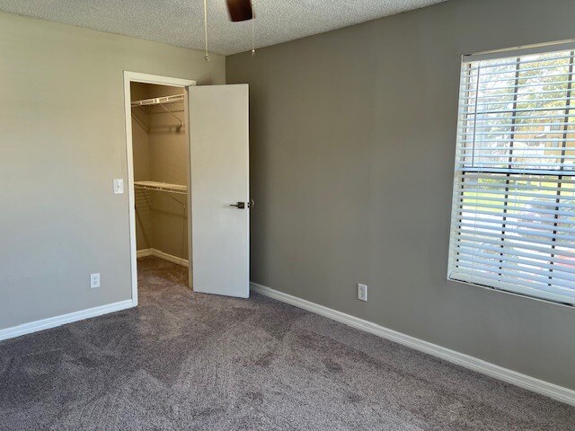 Building Photo - 345 Lakepointe Dr