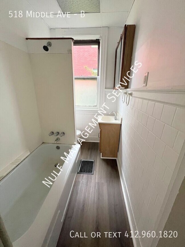 Primary Photo - 518 Middle Ave