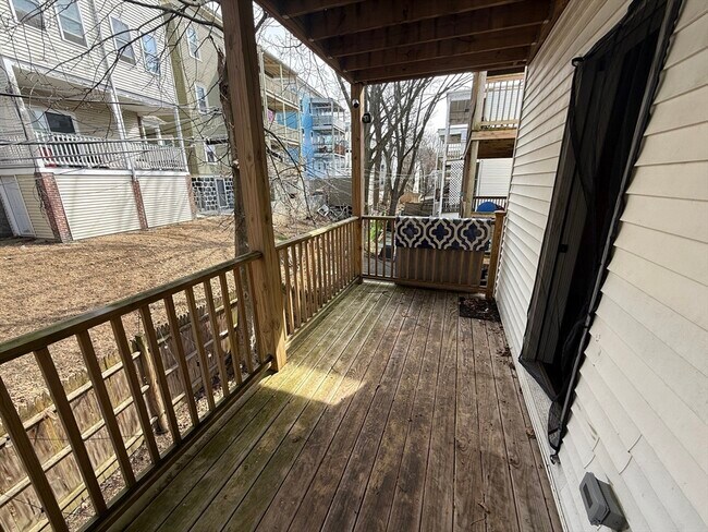 Building Photo - 101 Draper St