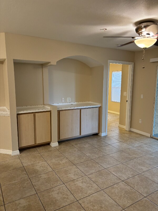 Building Photo - 827 Camargo Way