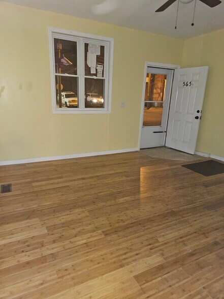 Building Photo - 565 Lamberton St