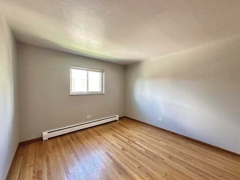 Building Photo - 1639 Oakwood Ave