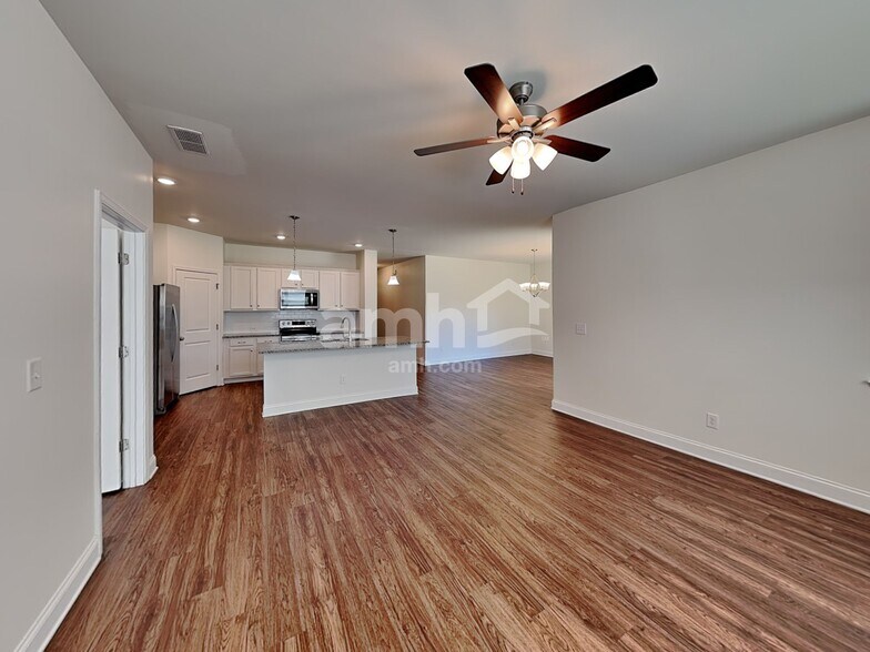 Building Photo - 7077 Creeksong Dr