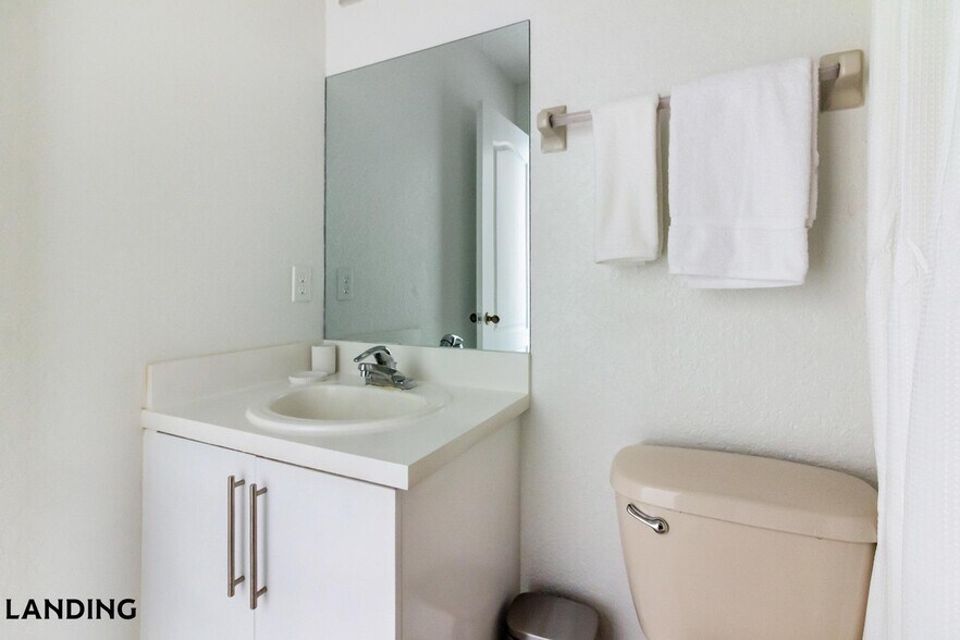 Building Photo - 1140 SE 24th Rd