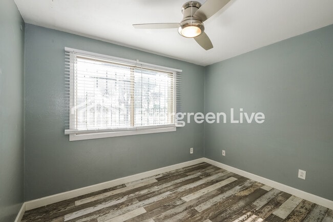 Building Photo - 4637 N 21st Ave