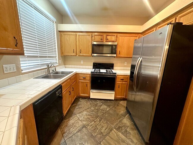 Building Photo - 5155 W Tropicana Ave