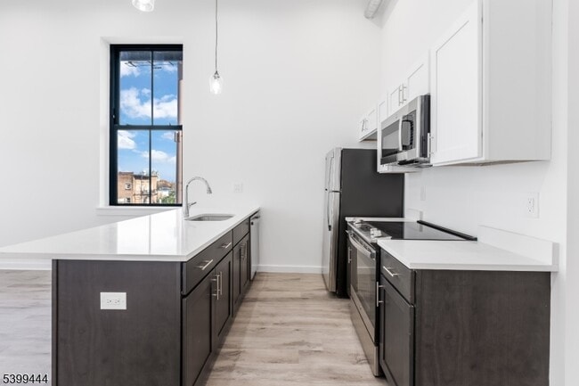 Building Photo - 70 Roseville Ave