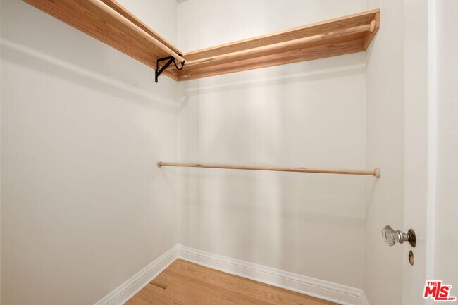 Building Photo - 802 Cochran Ave