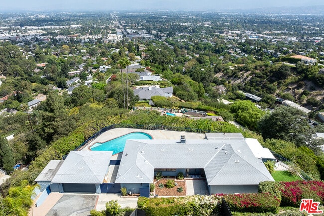 Building Photo - 3710 Glenridge Dr