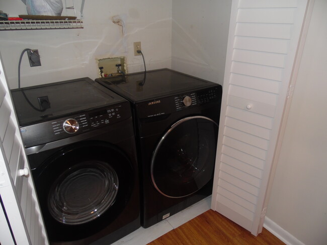 Washer and Dryer - 153 Lakeview Dr