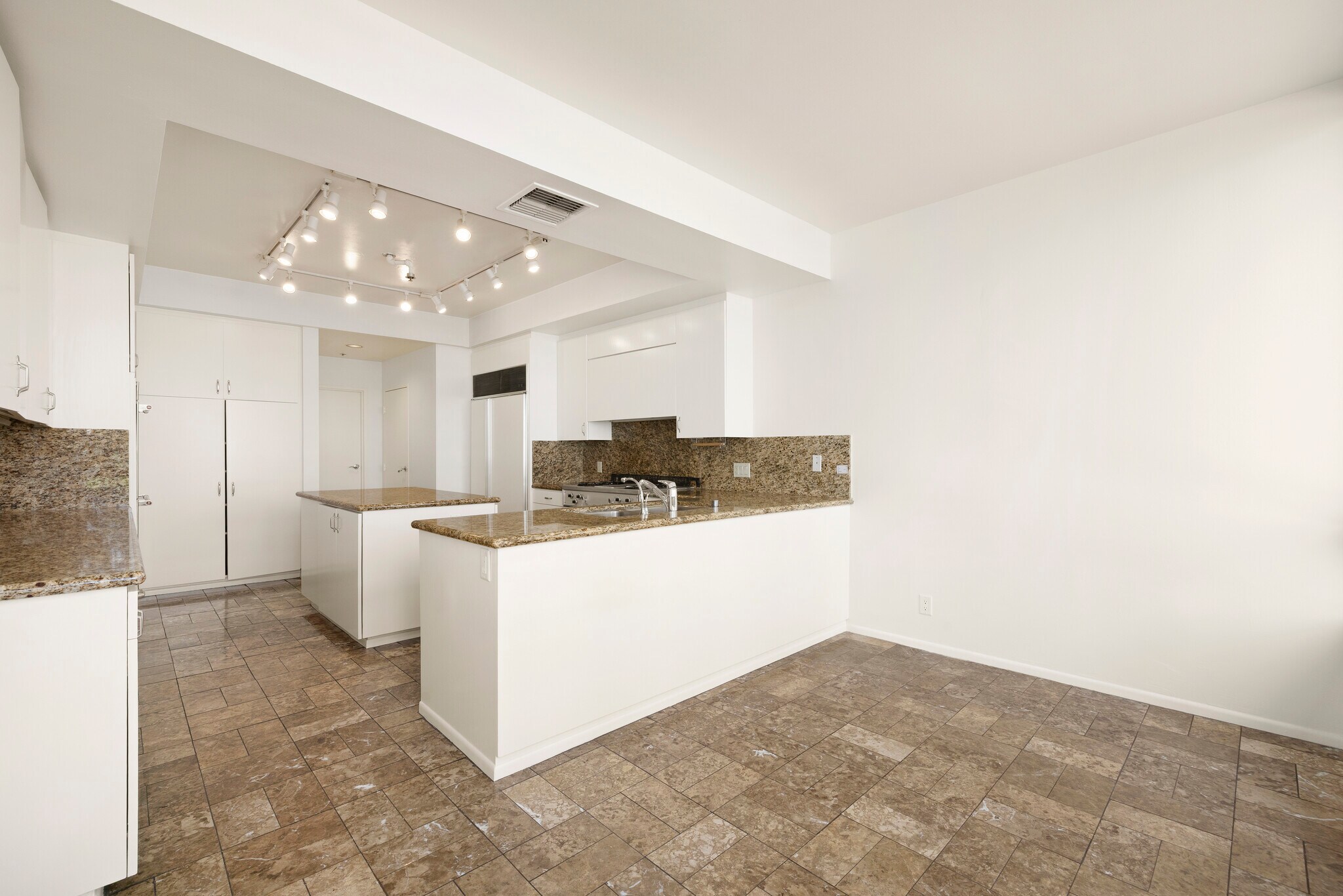 Building Photo - 10430 Wilshire Blvd