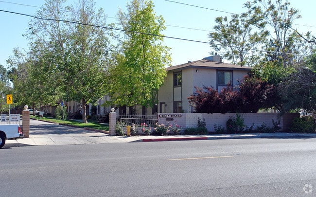 Primary Photo - Menlo East