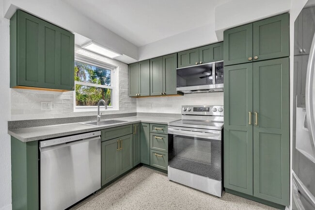 Building Photo - 3 bed Home in Audubon Park