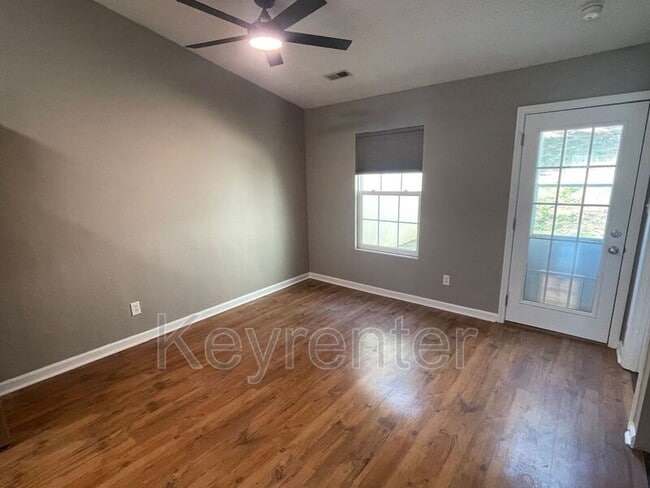 Building Photo - 2049 Countryhill Ln