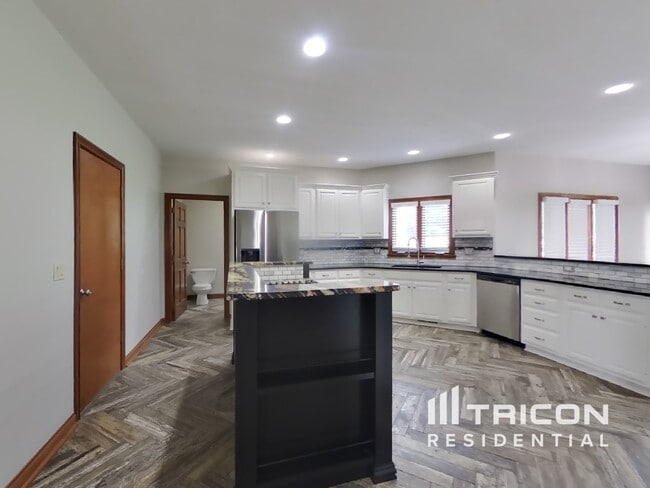 Building Photo - 6055 Fawnwood Dr