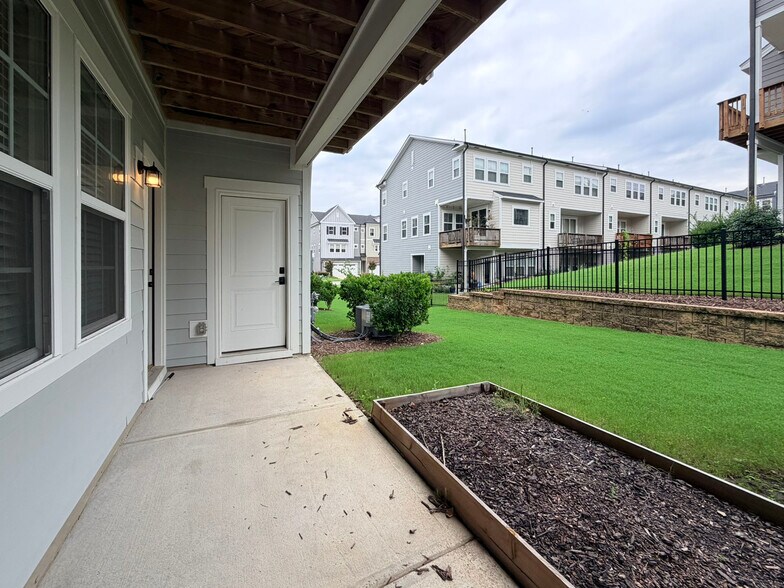 Building Photo - 829 Amley Pl